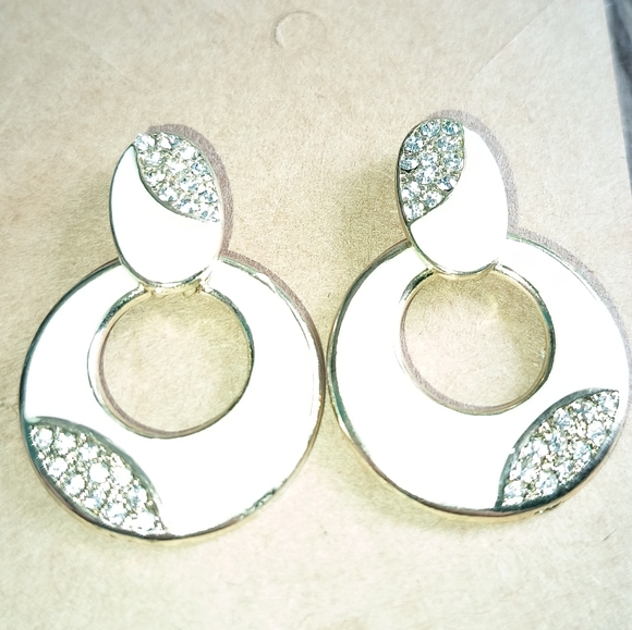 Vintage Glowing Knocker Earrings - Picture 4 of 6